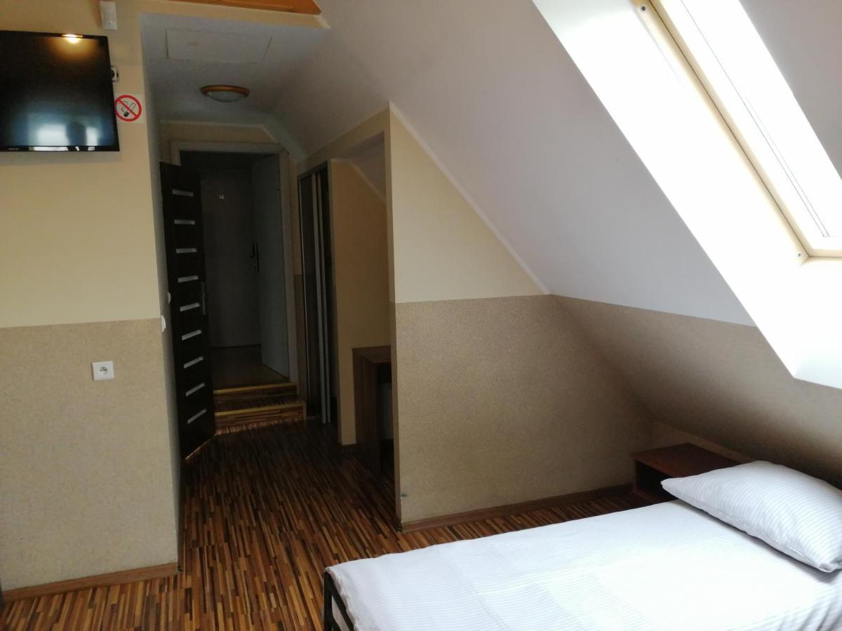 Pokoje Goscinne Z Prywatna Lazienka Dla Firm Gliwice Buitenkant foto